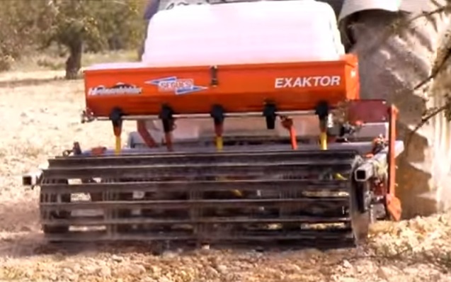 Yeomans Yeomans plow agronomy keyline plow working