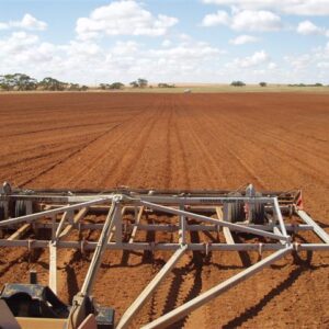 Yeomans trailing Plow with fixed shanks and hydraulic depth control