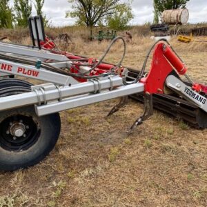 Yeomans plow with fixed shanks and crumble roller