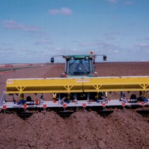 Yeomans L65-28 (8row) 8.5m frame hilling up with fertilizer boxes - fitted with fixed shanks